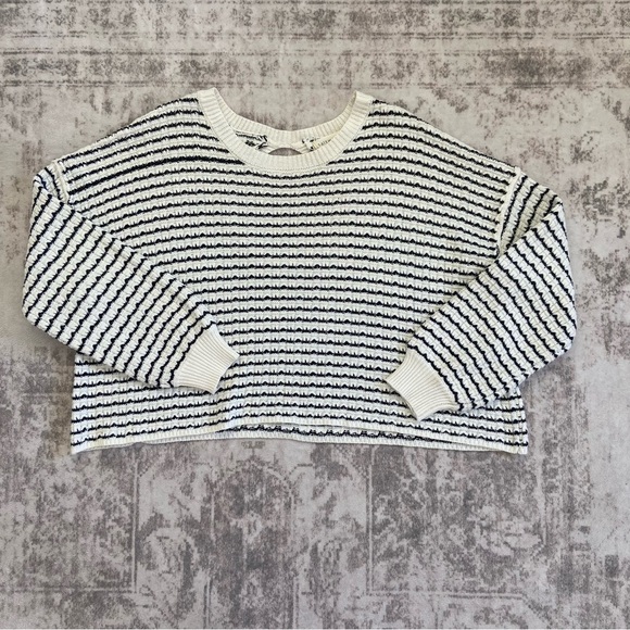 Saltwater Luxe Striped Crew Neck Cropped Sweater with Keyhole Back Large - Picture 4 of 11